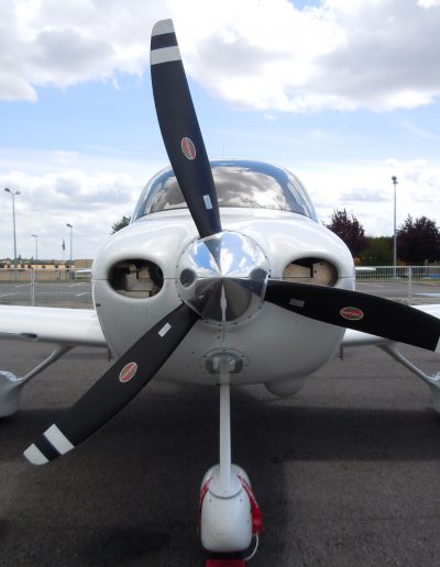 Cirrus SR20 Aircraft front owned by YouFly